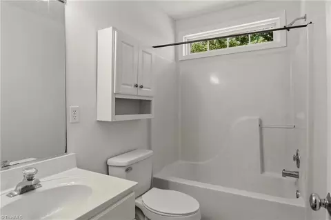 Bath - 3338 Timberwolf Ave, High Point, NC 27265 photo 2 of 4