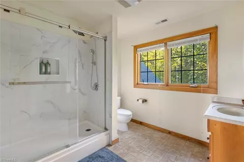 Bath - 408 Echo High Rd, Franklin, NC 28734 photo 6 of 6