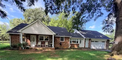 4608 High Point Rd, Kernersville, NC 27284