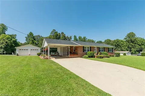 420 Sawyersville Rd, Asheboro, NC 27205