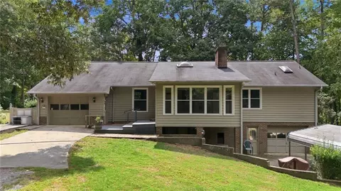 100 Brandon Ct, Lexington, NC 27295
