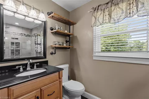 Bath - 7317 Farmbrook Pl, Thomasville, NC 27360 photo 3 of 3