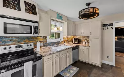 Kitchen - 7317 Farmbrook Pl, Thomasville, NC 27360 photo 2 of 2