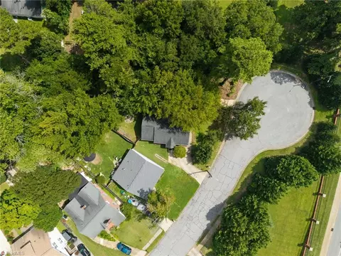 View/Area - 808 Circle Dr, High Point, NC 27262 photo 3 of 4