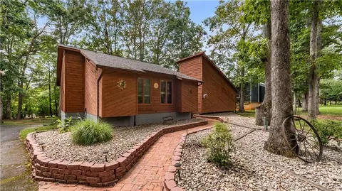1308 Bunny Trl, Winston Salem, NC 27105