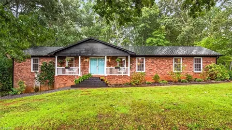 681 Foxcroft Dr, Lexington, NC 27292