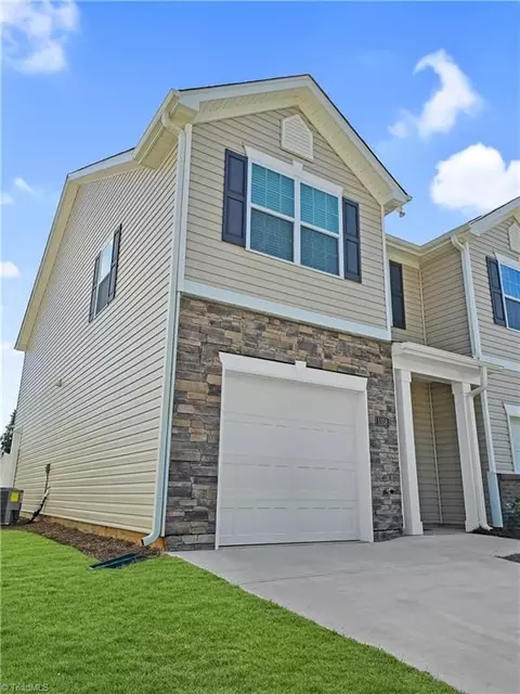 1108 Evelynnview Ln, Kernersville, NC 27284