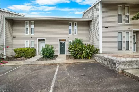 3705 Heathrow Dr, Winston Salem, NC 27127