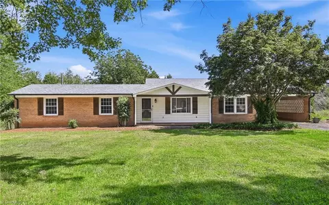 1728 Old Stage Rd, Yadkinville, NC 27055