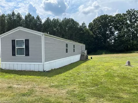 200 Beam Dr, Thomasville, NC 27360 photo 18