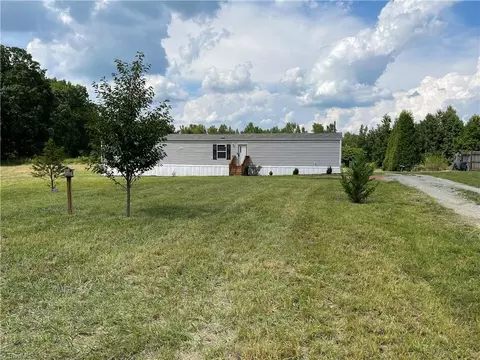 200 Beam Dr, Thomasville, NC 27360 photo 2