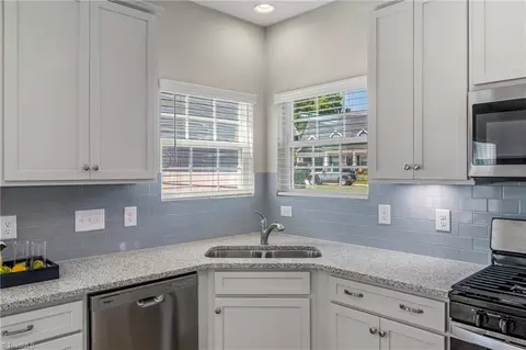 Kitchen - 2275 Campbell Loop, Burlington, NC 27215 photo 2 of 3