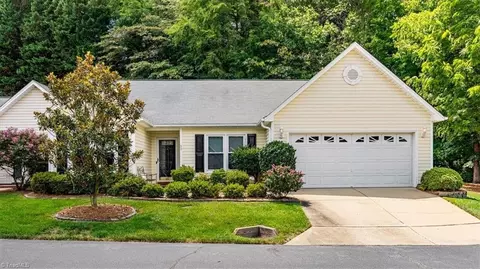 5 Iron Carriage Ct #D, Greensboro, NC 27410