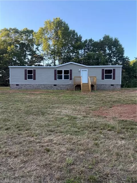 2920 Bethel Church Rd #3, Yadkinville, NC 27055