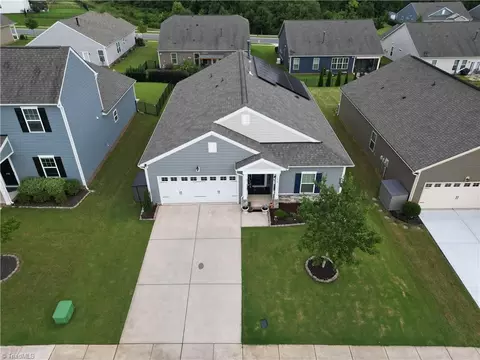 179 Willow Valley Dr, Mooresville, NC 28115