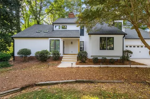 5928 Woodfield Dr, Kernersville, NC 27284
