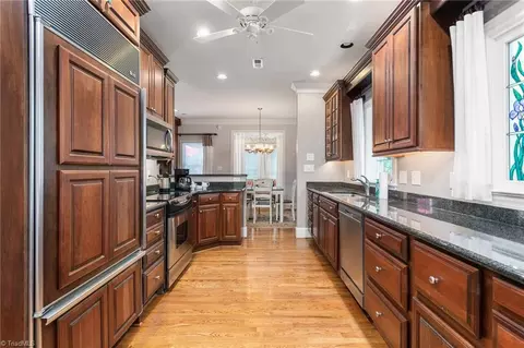 Kitchen - 408 Deer Path, Eden, NC 27288 photo 2 of 4
