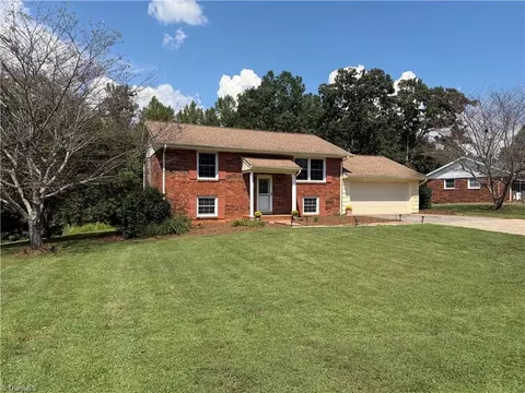 329 Hunter Hills St, North Wilkesboro, NC 28659