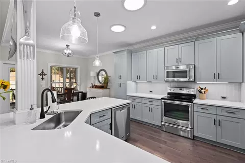 Kitchen - 189 Cabot Dr, Winston Salem, NC 27103 photo 3 of 4