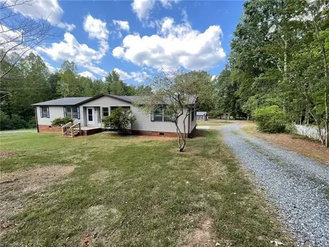 1041 Brooks Rd, Reidsville, NC 27320