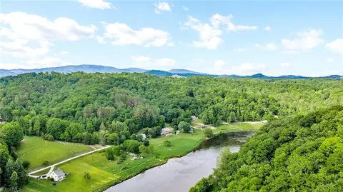 7 Legra Rd, Grassy Creek, NC 28631