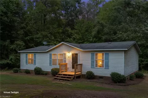 1082 Raccoon Ct, Reidsville, NC 27320