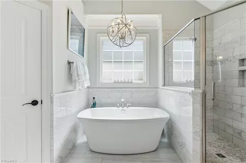 Bath - 4803 Hampton Oak Ct, Clemmons, NC 27012 photo 3 of 6