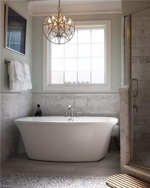 Bath - 4803 Hampton Oak Ct, Clemmons, NC 27012 photo 4 of 6