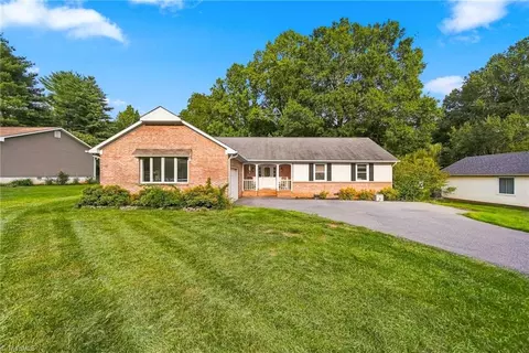 2113 Storm Canyon Rd, Winston Salem, NC 27106