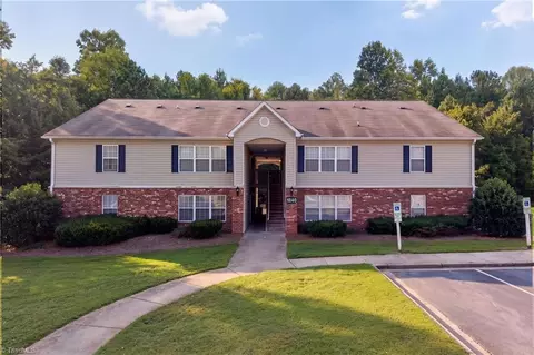 1840 Crest Hollow Dr #101, Winston Salem, NC 27103
