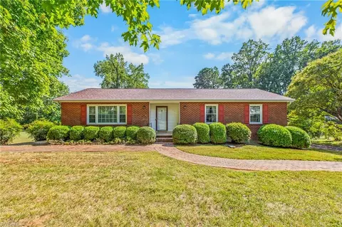 2140 Sallies Ln, Winston Salem, NC 27106
