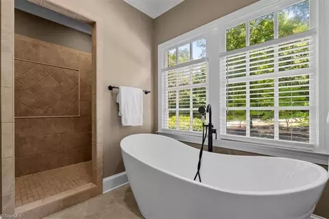 Bath - 403 Cascade Dr, High Point, NC 27265 photo 5 of 6
