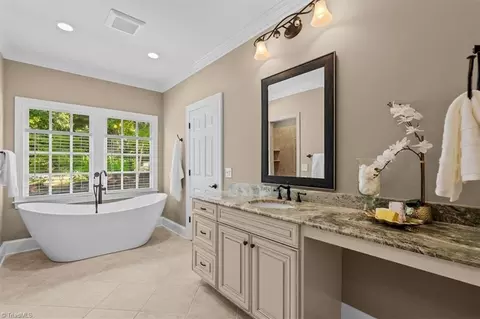 Bath - 403 Cascade Dr, High Point, NC 27265 photo 4 of 6