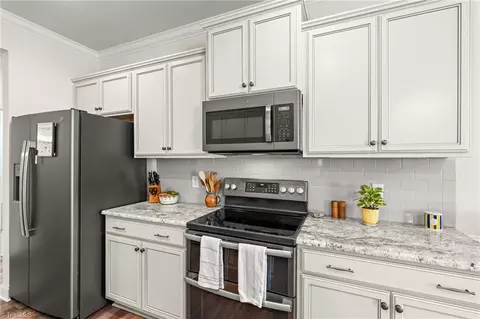 Kitchen - 140 Windmill Trl, High Point, NC 27265 photo 4 of 5