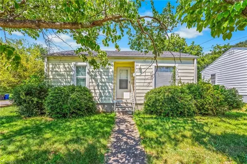 543 Sprague St W, Winston Salem, NC 27127