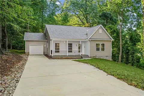 312 Della Dr, Winston Salem, NC 27105