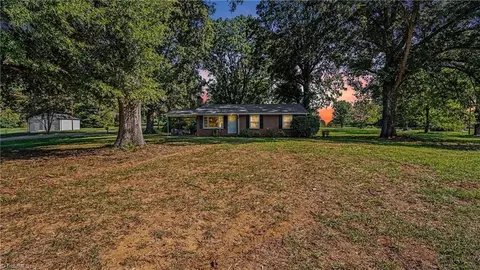 4129 High Point Rd, Winston Salem, NC 27107