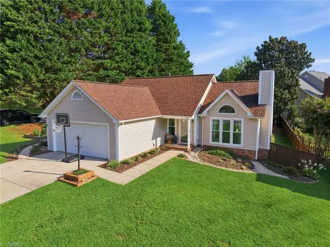 1 Ivy Ridge Ct, Greensboro, NC 27407