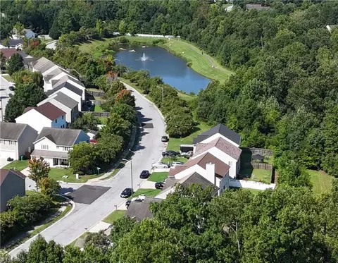 View/Area - 1015 Cayley Ct, High Point, NC 27260 photo 2 of 5