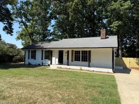 3 Woodclub Ct, Greensboro, NC 27406