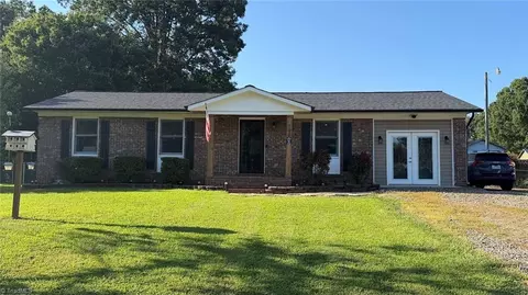 190 Southridge Run Ln, North Wilkesboro, NC 28659