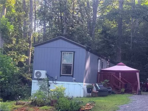 2828 Pine St E, Mount Airy, NC 27030 photo 4