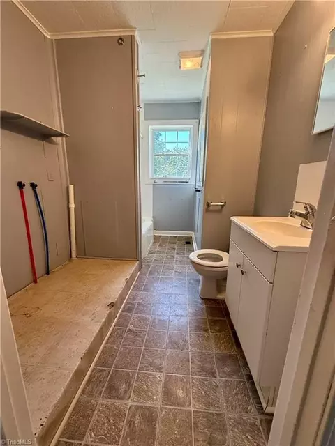 Bath - 1003 Unity St, Thomasville, NC 27360 photo 1 of 1