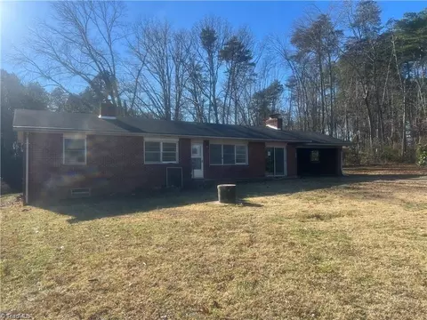180 Cedar Ln, Reidsville, NC 27320