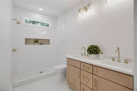 Bath - 761 Brown Rd, King, NC 27021 photo 2 of 3