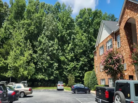 5238 Hilltop Rd #E, Jamestown, NC 27282