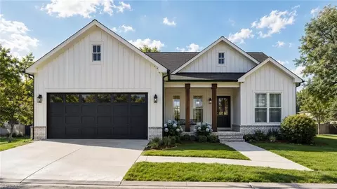 2929 Durant Dr, Winston Salem, NC 27107