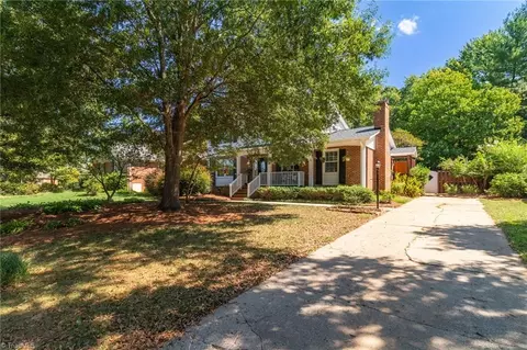 2014 Medhurst Dr, Greensboro, NC 27410