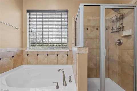 Bath - 1814 Castle Gate Ct, High Point, NC 27265 photo 2 of 3
