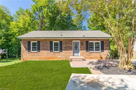 516 Heatherton Ln, Rural Hall, NC 27045